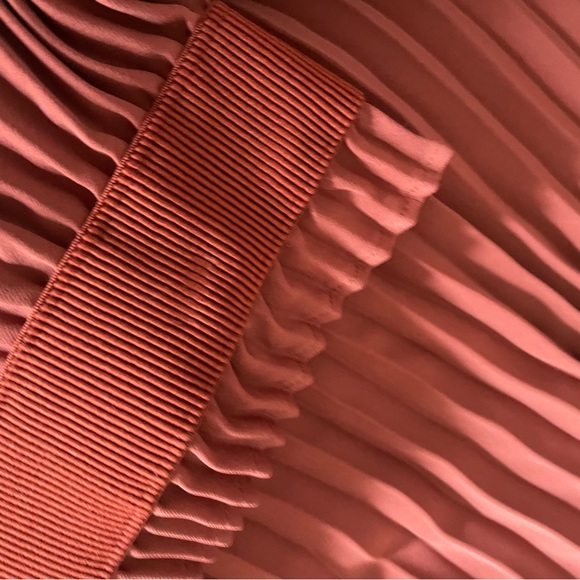 Babaton pleated skirt from aritzia. - Picture 10 of 10